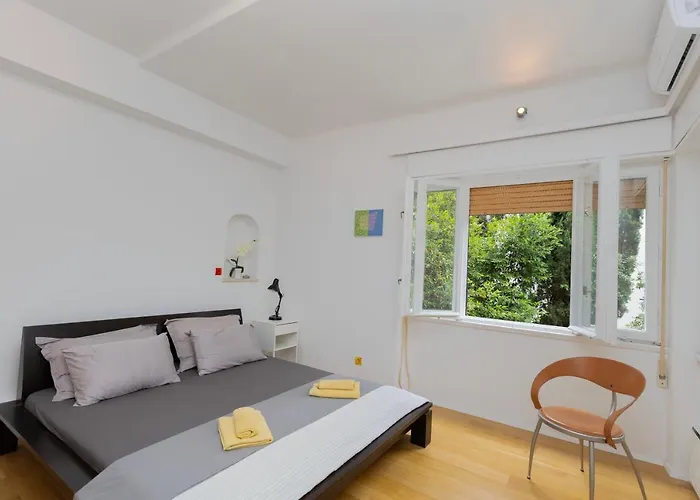 Daire Comfy With A Dreamy Terrace Near The Old *