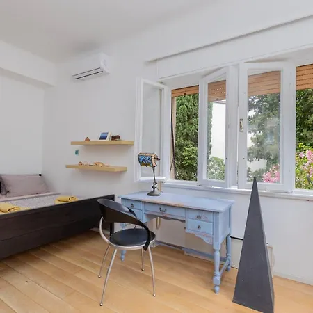 Apartment Comfy With A Dreamy Terrace Near The Old *