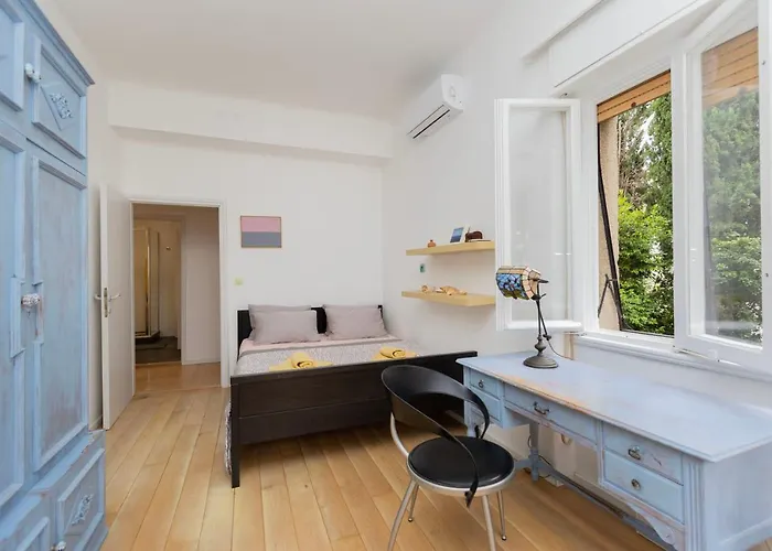 Comfy With A Dreamy Terrace Near The Old Apartamento
