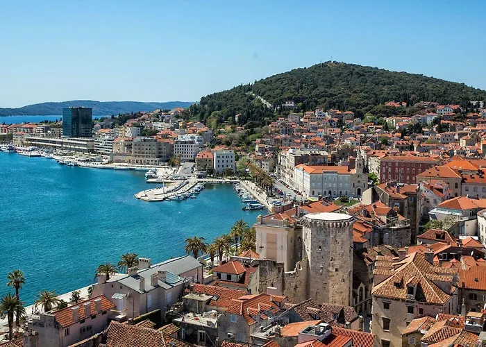 Апартаменты Comfy With A Dreamy Terrace Near The Old *